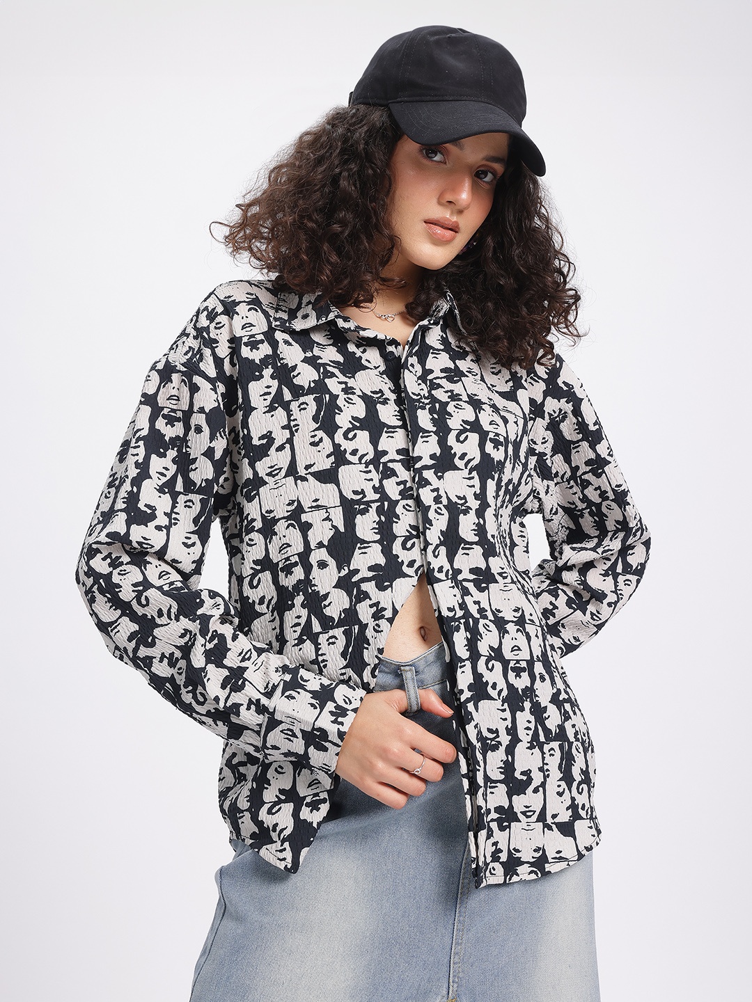glitchez Mood Reflection Print Seersucker Drop-Shoulder Sleeves Relaxed Fit Shirt, Black
glitchez Mood Reflection Print Seersucker Drop-Shoulder Sleeves Relaxed Fit Shirt, Black