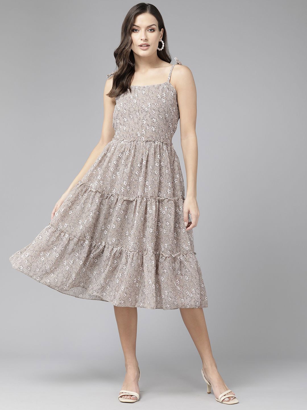 The Roadster Lifestyle Co Floral Printed Shoulder Straps Fit & Flare Tiered Midi Dress, Brown
The Roadster Lifestyle Co Floral Printed Shoulder Straps Fit & Flare Tiered Midi Dress, Brown