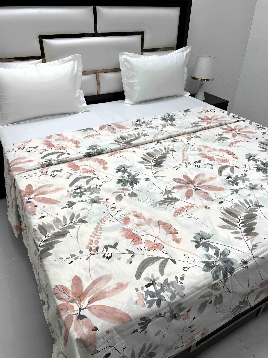 Pure Decor Batik Guru Cream-Colored Printed Cotton 330TC King Size Duvet Cover With Zipper
Pure Decor Batik Guru Cream-Colored Printed Cotton 330TC King Size Duvet Cover With Zipper