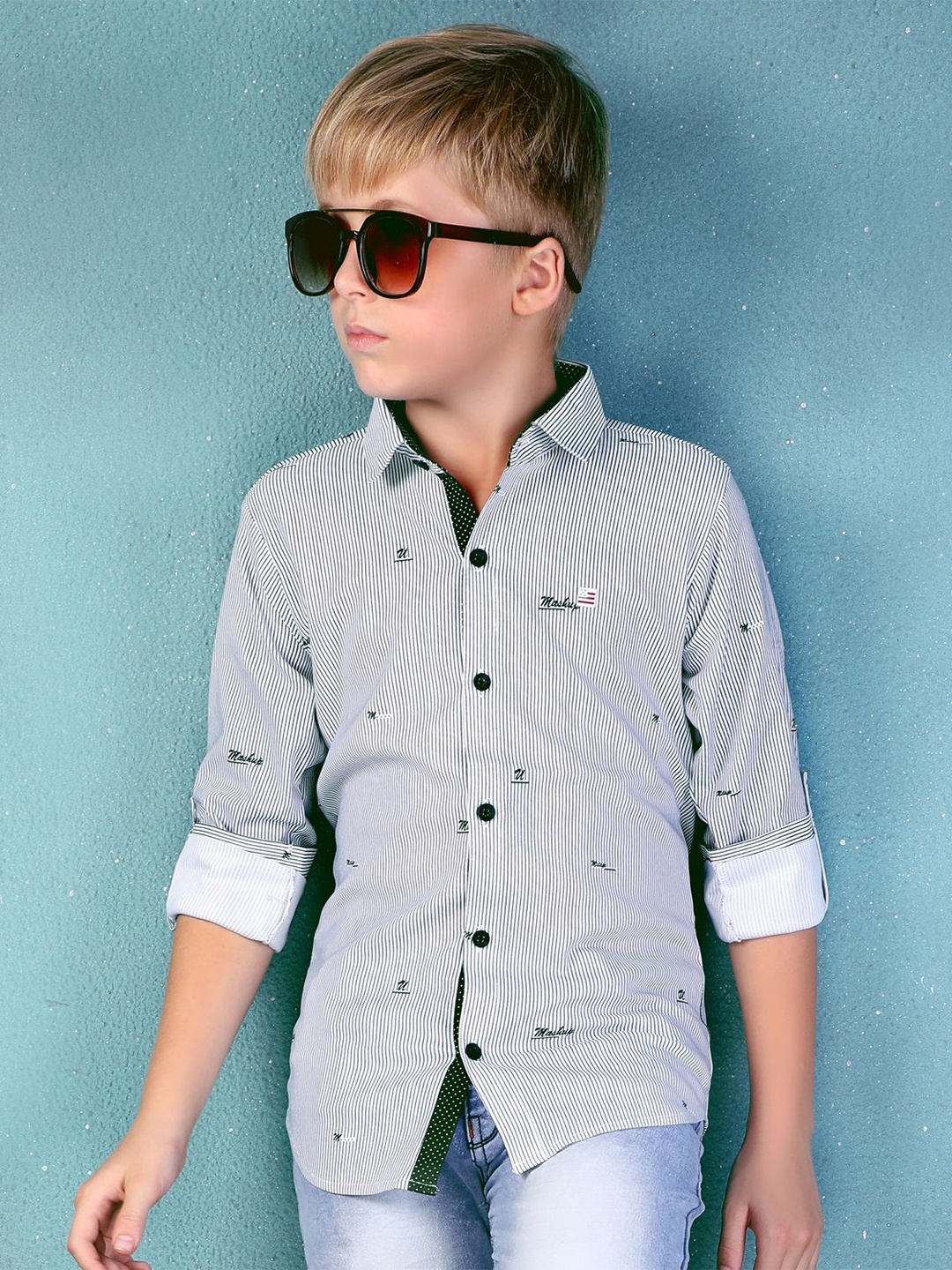 MashUp Boys Classic Fit Spread Collar Vertical Striped Cotton Casual Shirt, Sea green
MashUp Boys Classic Fit Spread Collar Vertical Striped Cotton Casual Shirt, Sea green