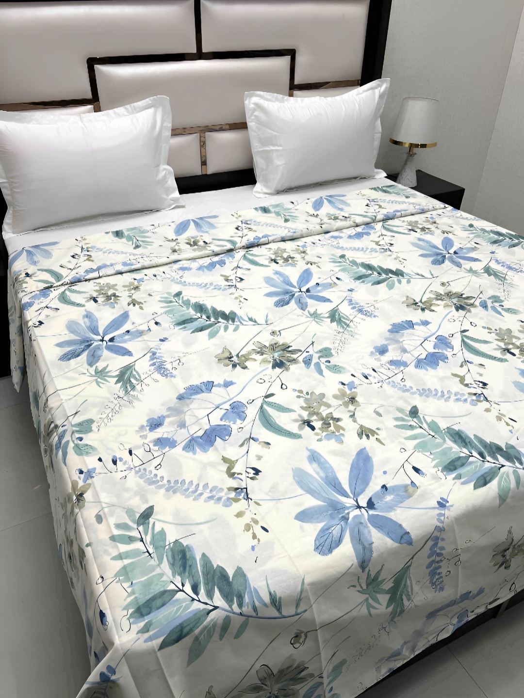 Pure Decor Batik Guru Cream-Colored Printed Cotton 260 TC King Duvet Cover With Zipper
Pure Decor Batik Guru Cream-Colored Printed Cotton 260 TC King Duvet Cover With Zipper