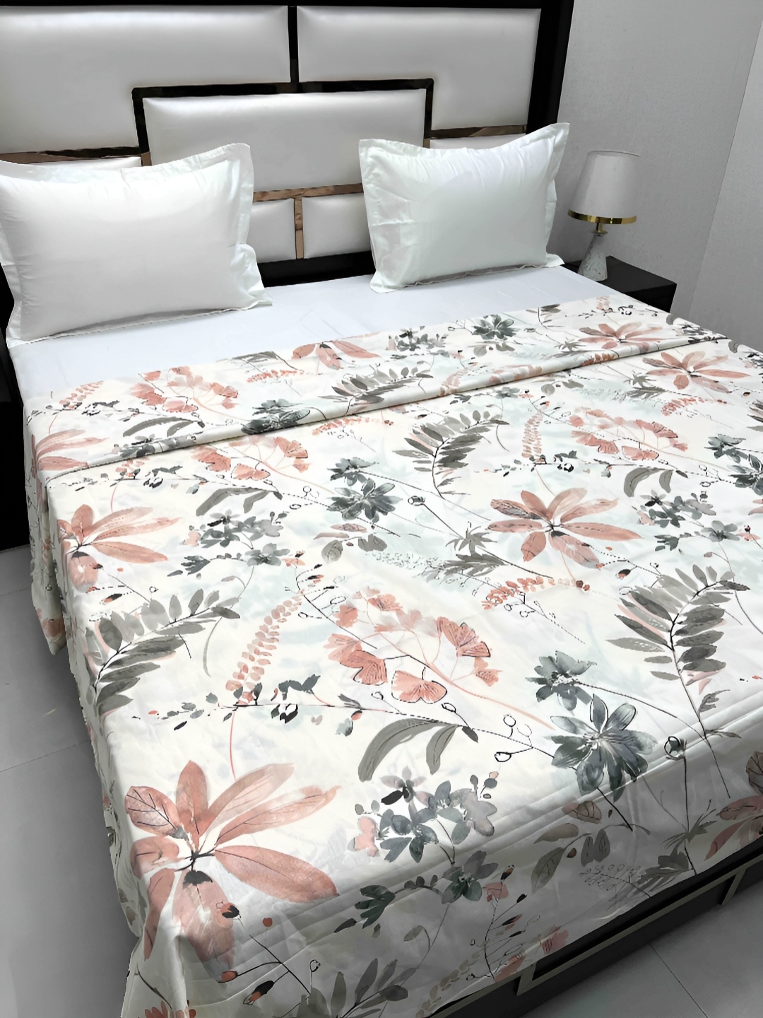 Pure Decor Batik Guru Cream-Colored Printed Cotton Super King Size Duvet Cover With Zipper
Pure Decor Batik Guru Cream-Colored Printed Cotton Super King Size Duvet Cover With Zipper