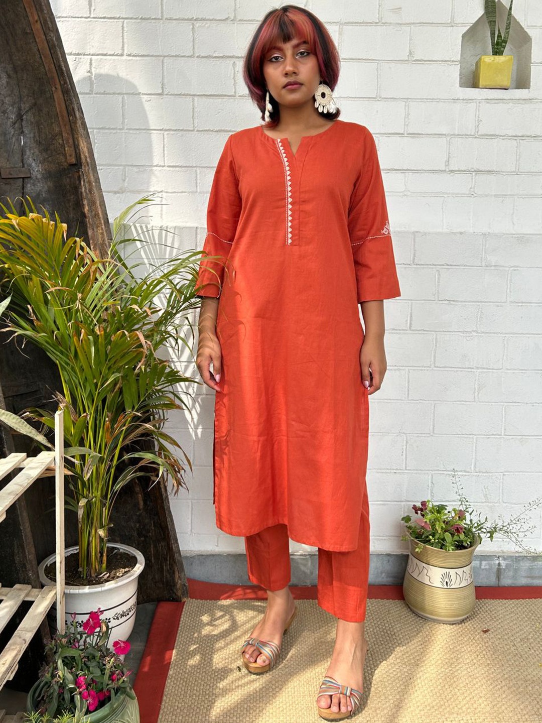zuri Round Neck Three-quarter Sleeves Regular Thread Work Organic Cotton Kurta & Trouser, Orange
zuri Round Neck Three-quarter Sleeves Regular Thread Work Organic Cotton Kurta & Trouser, Orange