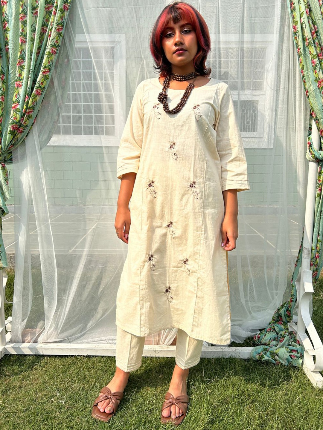 zuri Floral Embroidered Round Neck Regular Organic Cotton Kurta With Trouser, Off white
zuri Floral Embroidered Round Neck Regular Organic Cotton Kurta With Trouser, Off white
