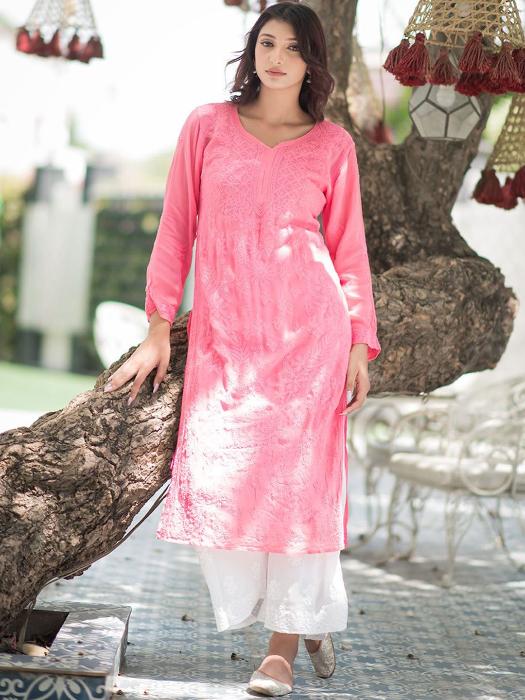 Rangreza Ethnic Floral Embroidered Chikankari Georgette Straight Kurta With Inner, Pink
Rangreza Ethnic Floral Embroidered Chikankari Georgette Straight Kurta With Inner, Pink