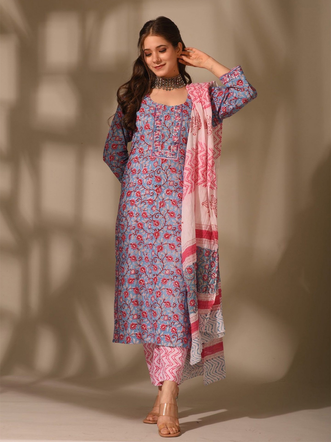 DIMPLE DESIGN STUDIO Floral Printed Regular Pure Cotton Kurta with Pyjamas & Dupatta, Blue
DIMPLE DESIGN STUDIO Floral Printed Regular Pure Cotton Kurta with Pyjamas & Dupatta, Blue