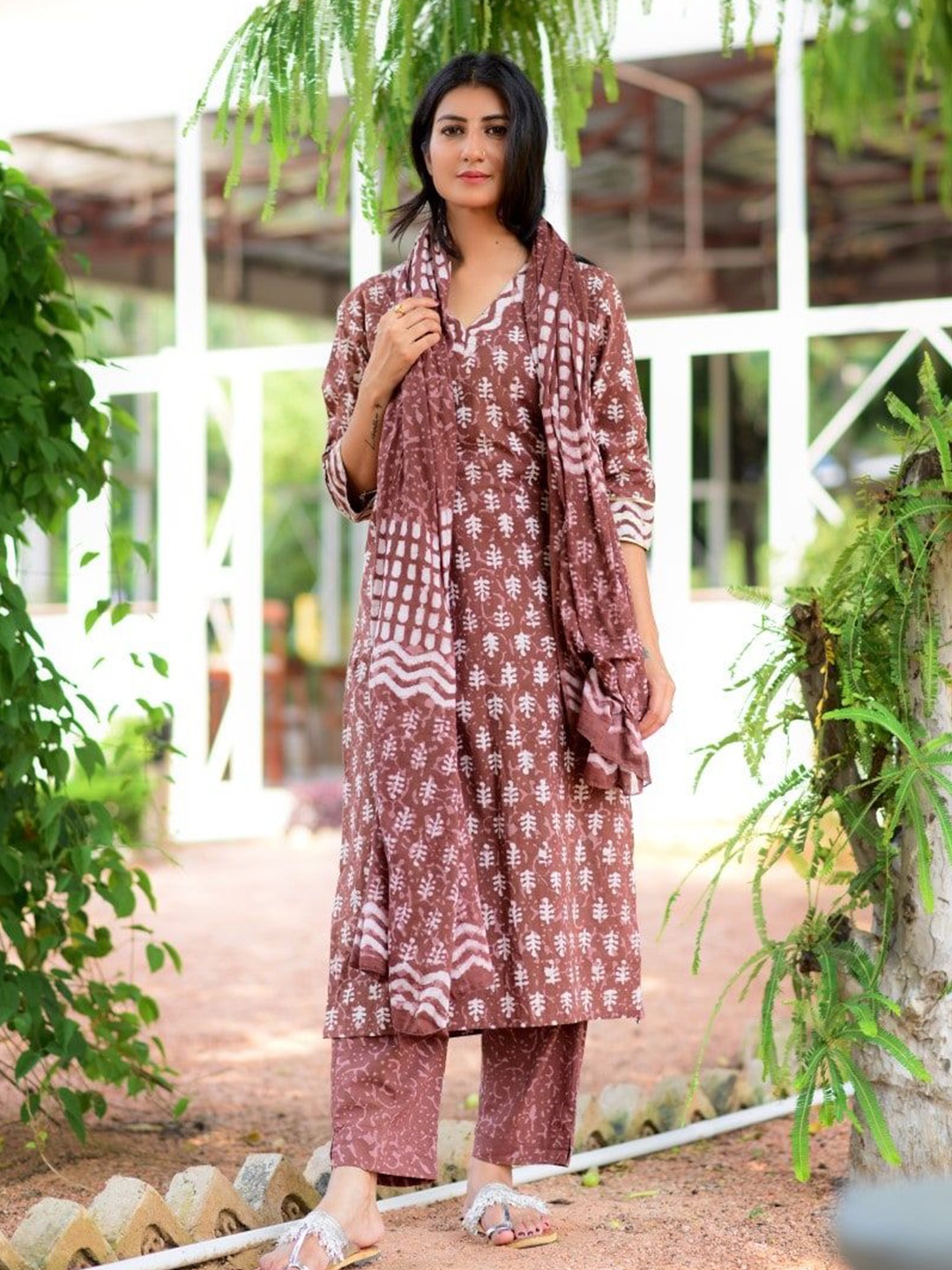 DIMPLE DESIGN STUDIO Women Floral Printed Pure Cotton Kurta with Salwar & With Dupatta, Brown
DIMPLE DESIGN STUDIO Women Floral Printed Pure Cotton Kurta with Salwar & With Dupatta, Brown