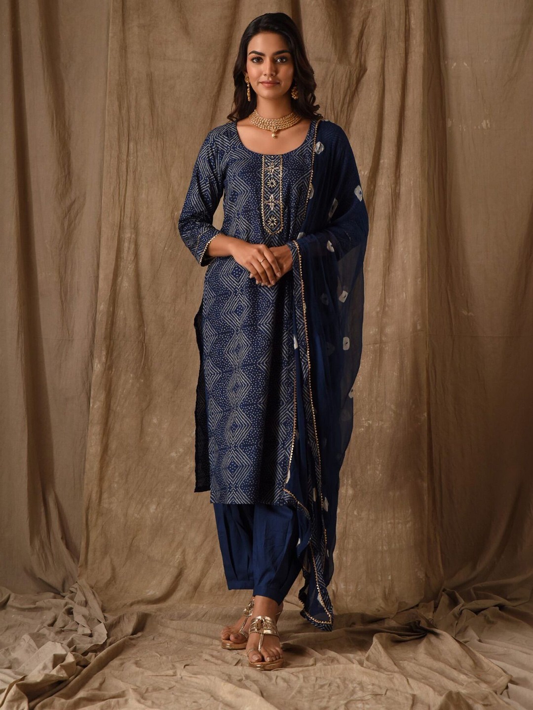 DIMPLE DESIGN STUDIO Bandhani Printed Pure Cotton Straight Kurta With Trousers & Dupatta, Navy blue
DIMPLE DESIGN STUDIO Bandhani Printed Pure Cotton Straight Kurta With Trousers & Dupatta, Navy blue