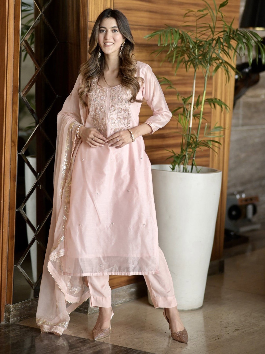 DIMPLE DESIGN STUDIO Floral Embroidered Pure Cotton Straight Kurta With Trousers & Dupatta, Pink
DIMPLE DESIGN STUDIO Floral Embroidered Pure Cotton Straight Kurta With Trousers & Dupatta, Pink