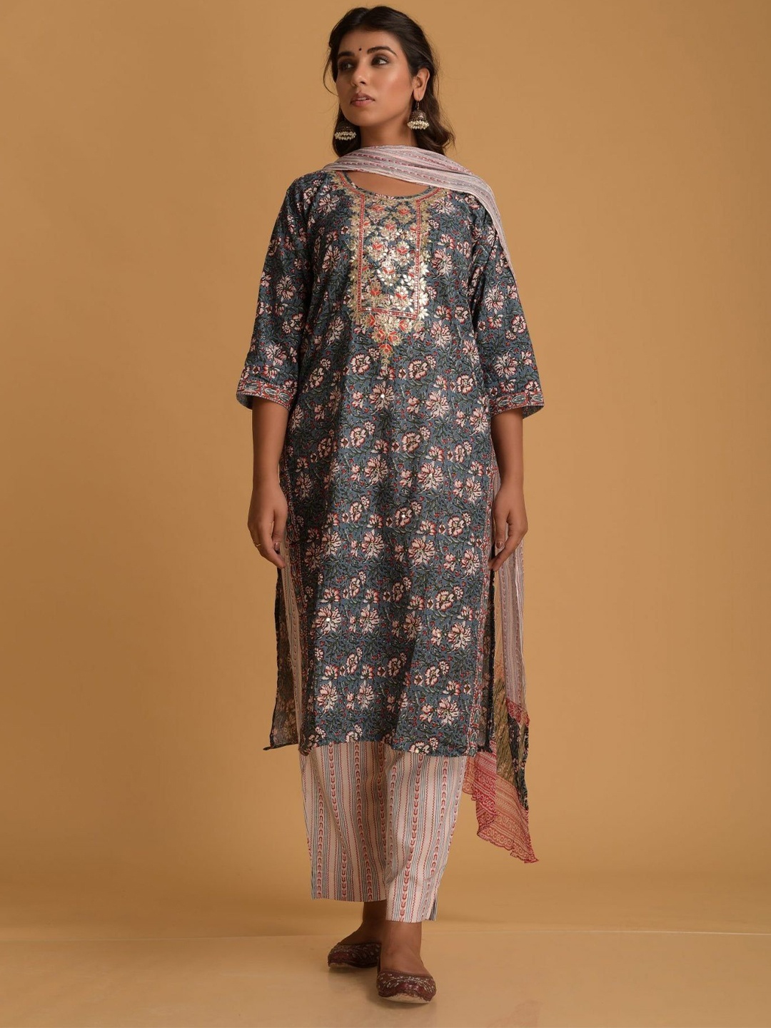 DIMPLE DESIGN STUDIO Floral Printed Gotta Patti Pure Cotton Kurta & Trouser & Dupatta, Blue
DIMPLE DESIGN STUDIO Floral Printed Gotta Patti Pure Cotton Kurta & Trouser & Dupatta, Blue