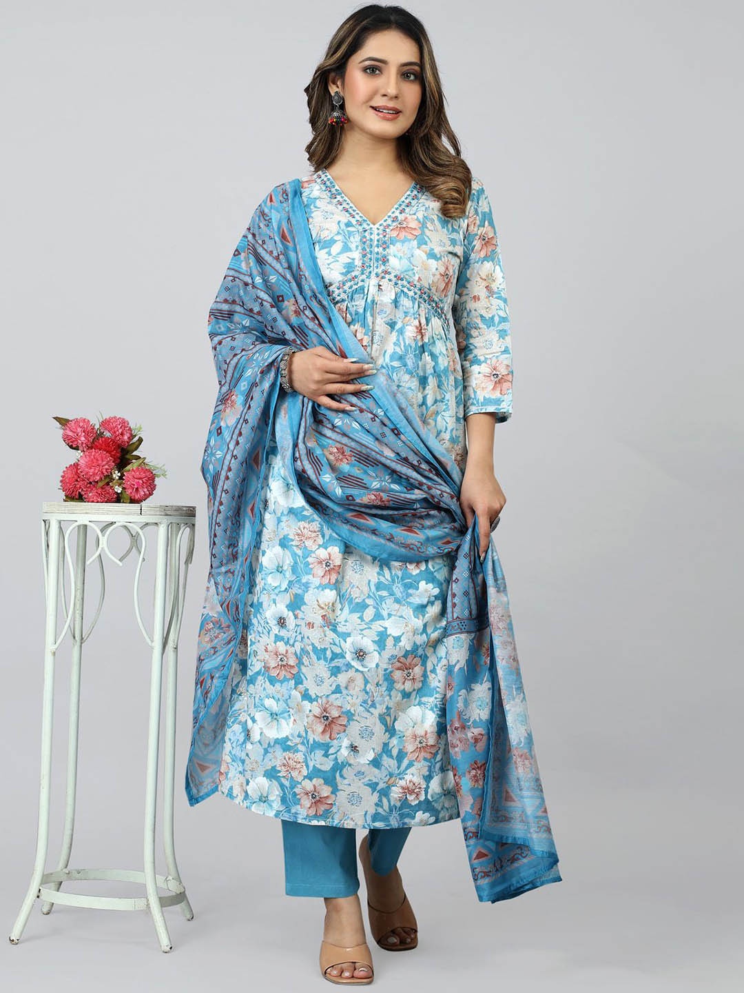 SARRAS Floral Printed Empire Mirror Work A-Line Pure Cotton Kurta With Trousers & Dupatta, Blue
SARRAS Floral Printed Empire Mirror Work A-Line Pure Cotton Kurta With Trousers & Dupatta, Blue