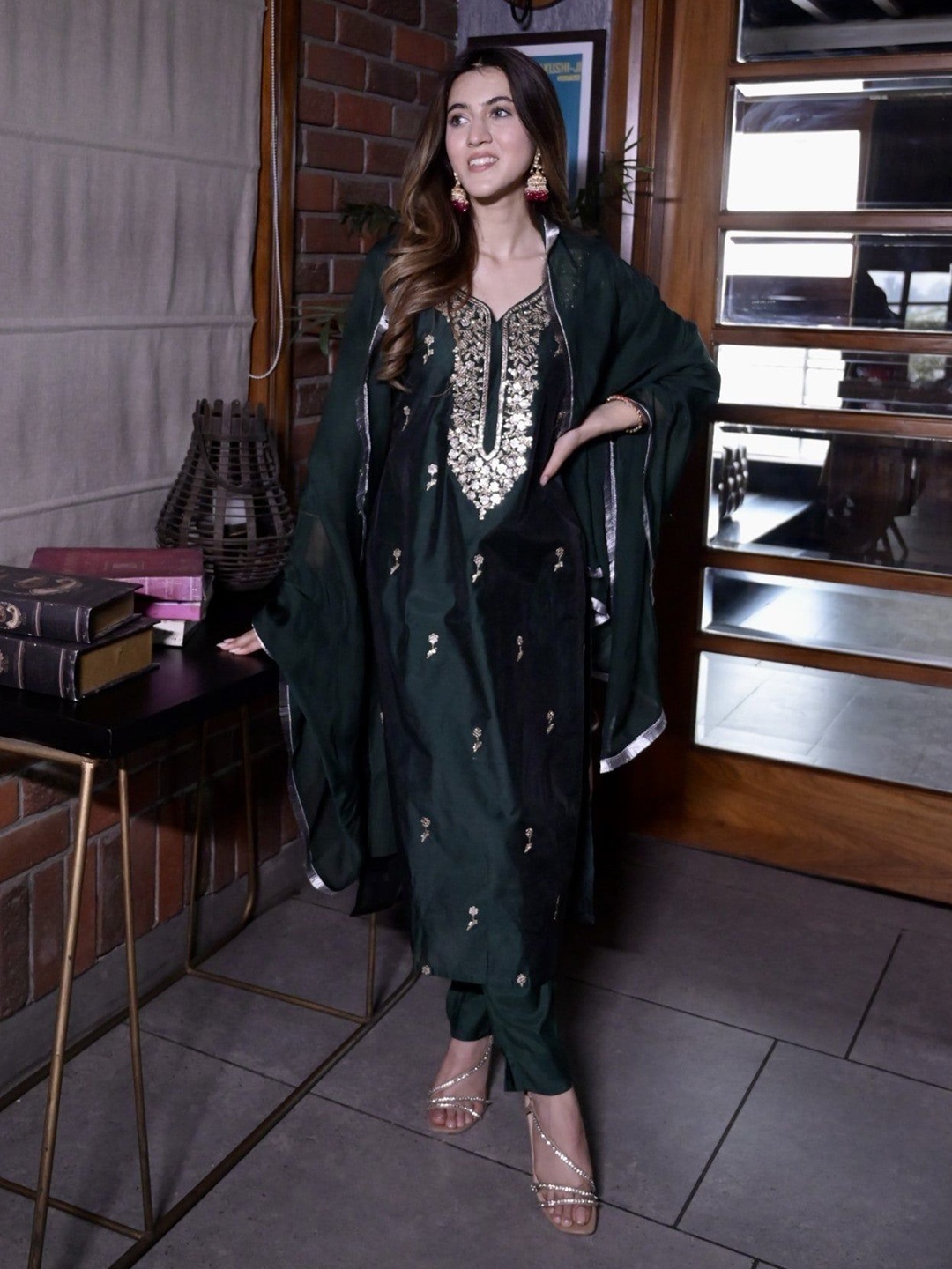 DIMPLE DESIGN STUDIO Floral Embroidered Pure Cotton Straight Kurta With Trousers & Dupatta, Green
DIMPLE DESIGN STUDIO Floral Embroidered Pure Cotton Straight Kurta With Trousers & Dupatta, Green