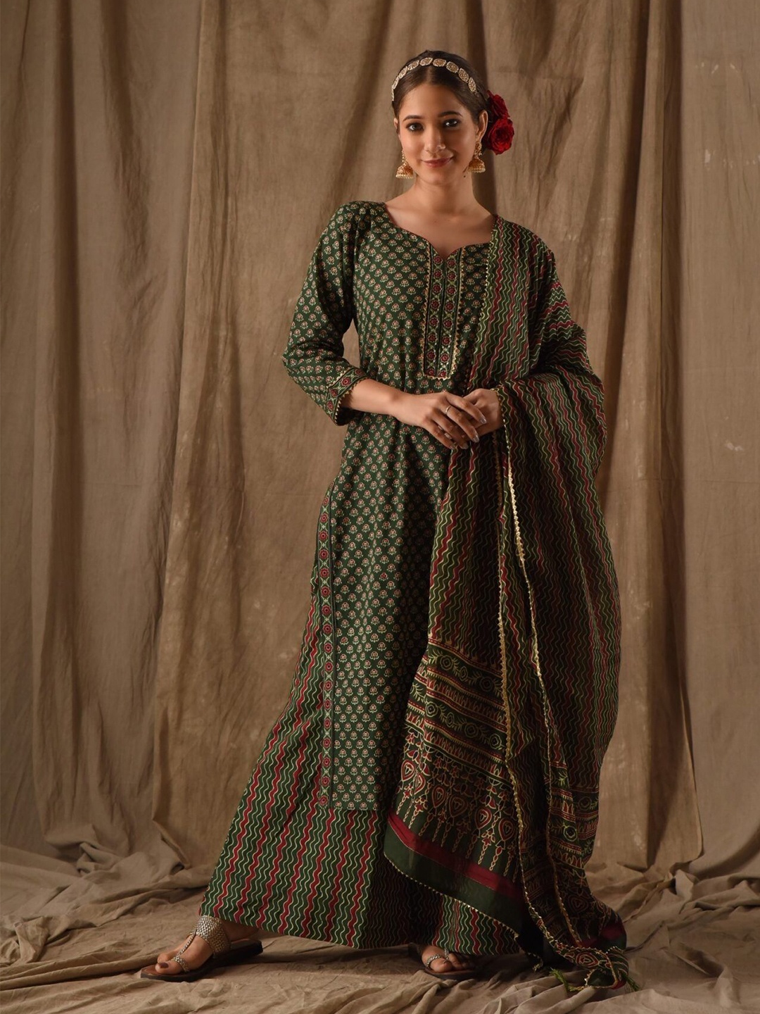 DIMPLE DESIGN STUDIO Ethnic Motifs Gotta Patti Cotton Kurta With Palazzos & Dupatta, Green
DIMPLE DESIGN STUDIO Ethnic Motifs Gotta Patti Cotton Kurta With Palazzos & Dupatta, Green