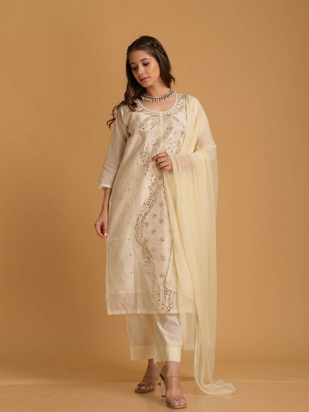 DIMPLE DESIGN STUDIO Ethnic Motifs Chanderi Cotton Kurta with Trousers & Dupatta, Off white
DIMPLE DESIGN STUDIO Ethnic Motifs Chanderi Cotton Kurta with Trousers & Dupatta, Off white