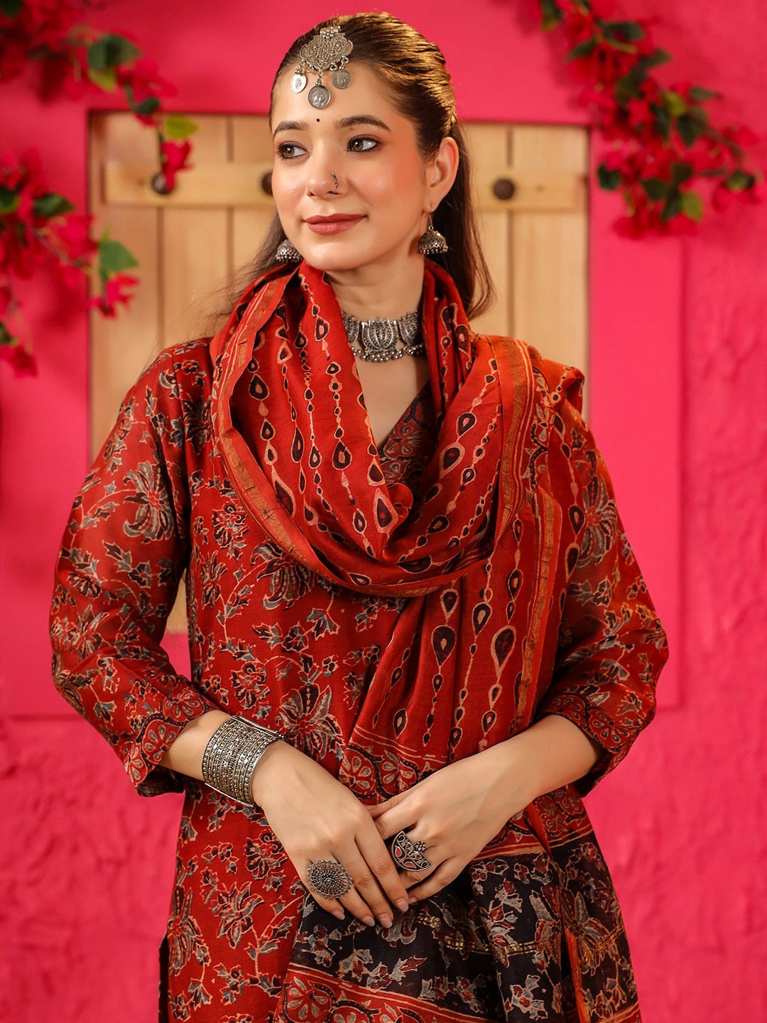 DIMPLE DESIGN STUDIO Falak Floral Printed Chanderi Cotton Kurta with Pyjamas & Dupatta, Red
DIMPLE DESIGN STUDIO Falak Floral Printed Chanderi Cotton Kurta with Pyjamas & Dupatta, Red