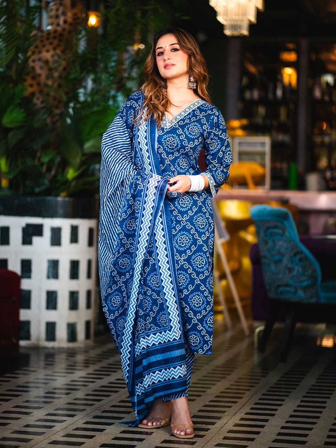 DIMPLE DESIGN STUDIO Women Floral Printed Regular Pure Cotton Kurta with Pyjamas & Dupatta, Blue
DIMPLE DESIGN STUDIO Women Floral Printed Regular Pure Cotton Kurta with Pyjamas & Dupatta, Blue