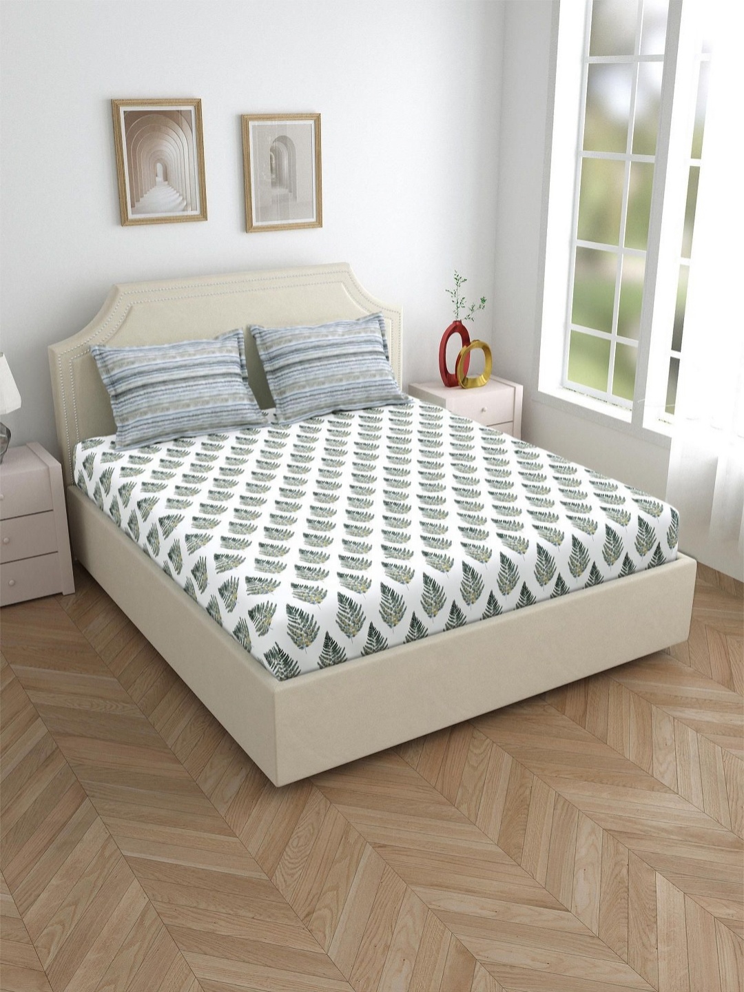 Aura Grey & White Floral 144 TC Cotton King Bedsheet with 2 Pillow Covers 2.74 m x 2.74 m
Aura Grey & White Floral 144 TC Cotton King Bedsheet with 2 Pillow Covers 2.74 m x 2.74 m