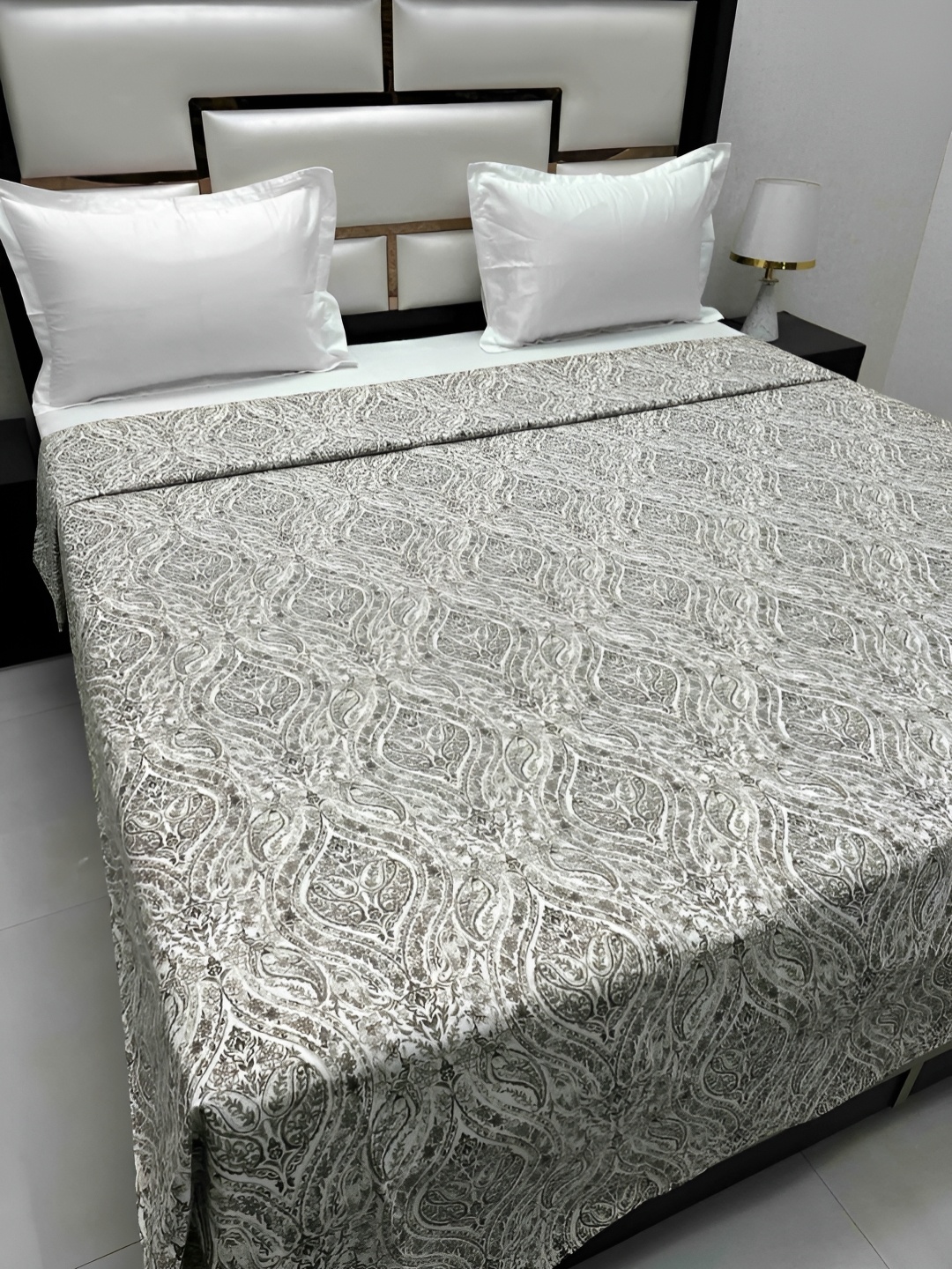 Pure Decor Cotton Double Bed King Size Winter Duvet Cover for Comforter Quilt & Rajai, White
Pure Decor Cotton Double Bed King Size Winter Duvet Cover for Comforter Quilt & Rajai, White