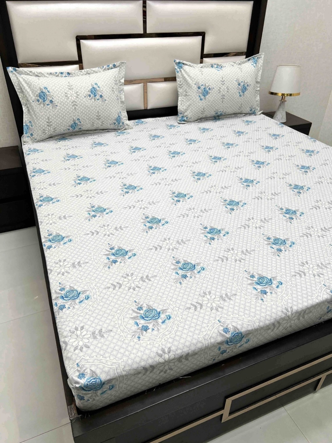 Pure Decor White & Blue Floral Printed 400 TC Cotton King Bedsheet Set 2.74 m x 2.74 m
Pure Decor White & Blue Floral Printed 400 TC Cotton King Bedsheet Set 2.74 m x 2.74 m