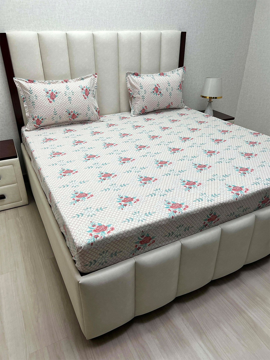 Velar Fur Sib Brown Printed Pure Cotton 400 TC King Bedsheet Set 2.74 x 2.74 m, White
Velar Fur Sib Brown Printed Pure Cotton 400 TC King Bedsheet Set 2.74 x 2.74 m, White