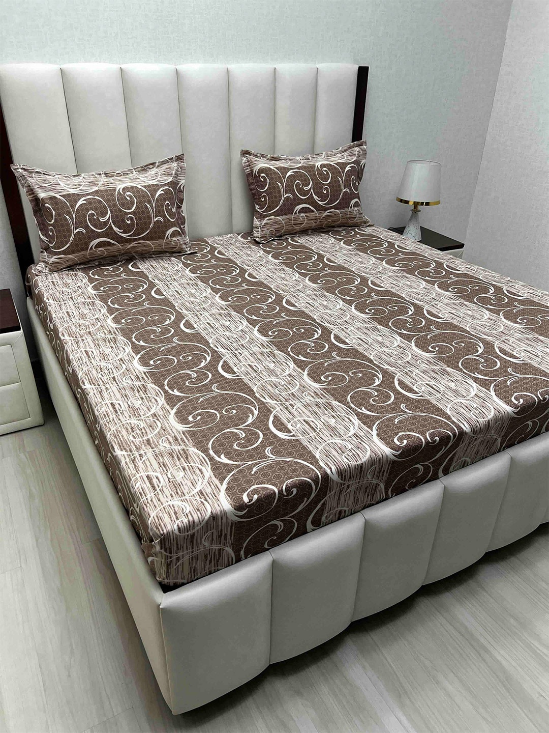 Pure Decor Brown & White Ethnic Motifs 380 TC Cotton King Bedsheet Set 2.74 m x 2.74 m
Pure Decor Brown & White Ethnic Motifs 380 TC Cotton King Bedsheet Set 2.74 m x 2.74 m