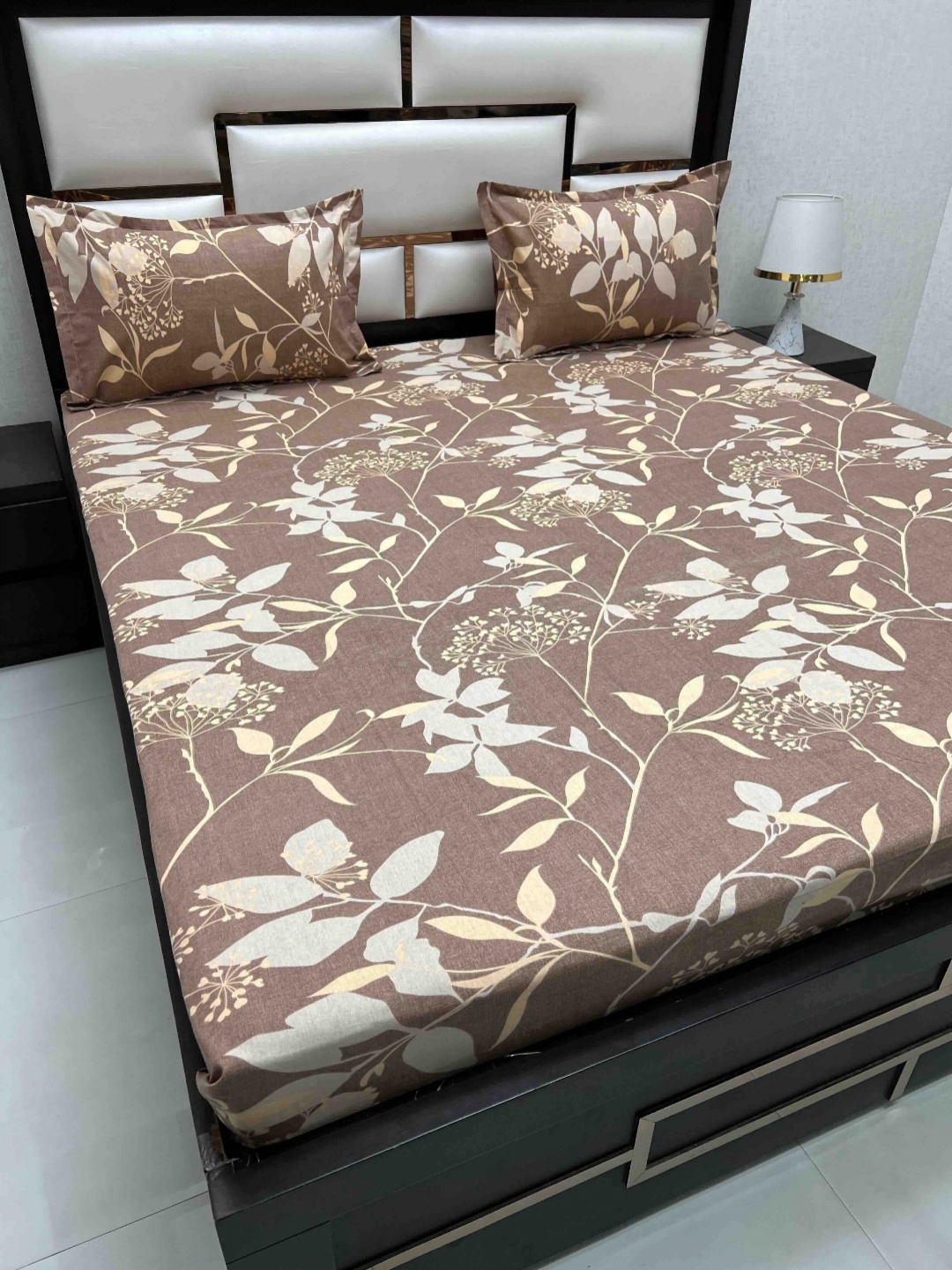 Pure Decor Brown & White Floral Printed 380 TC Cotton King Bedsheet Set 2.74 m x 2.74 m
Pure Decor Brown & White Floral Printed 380 TC Cotton King Bedsheet Set 2.74 m x 2.74 m