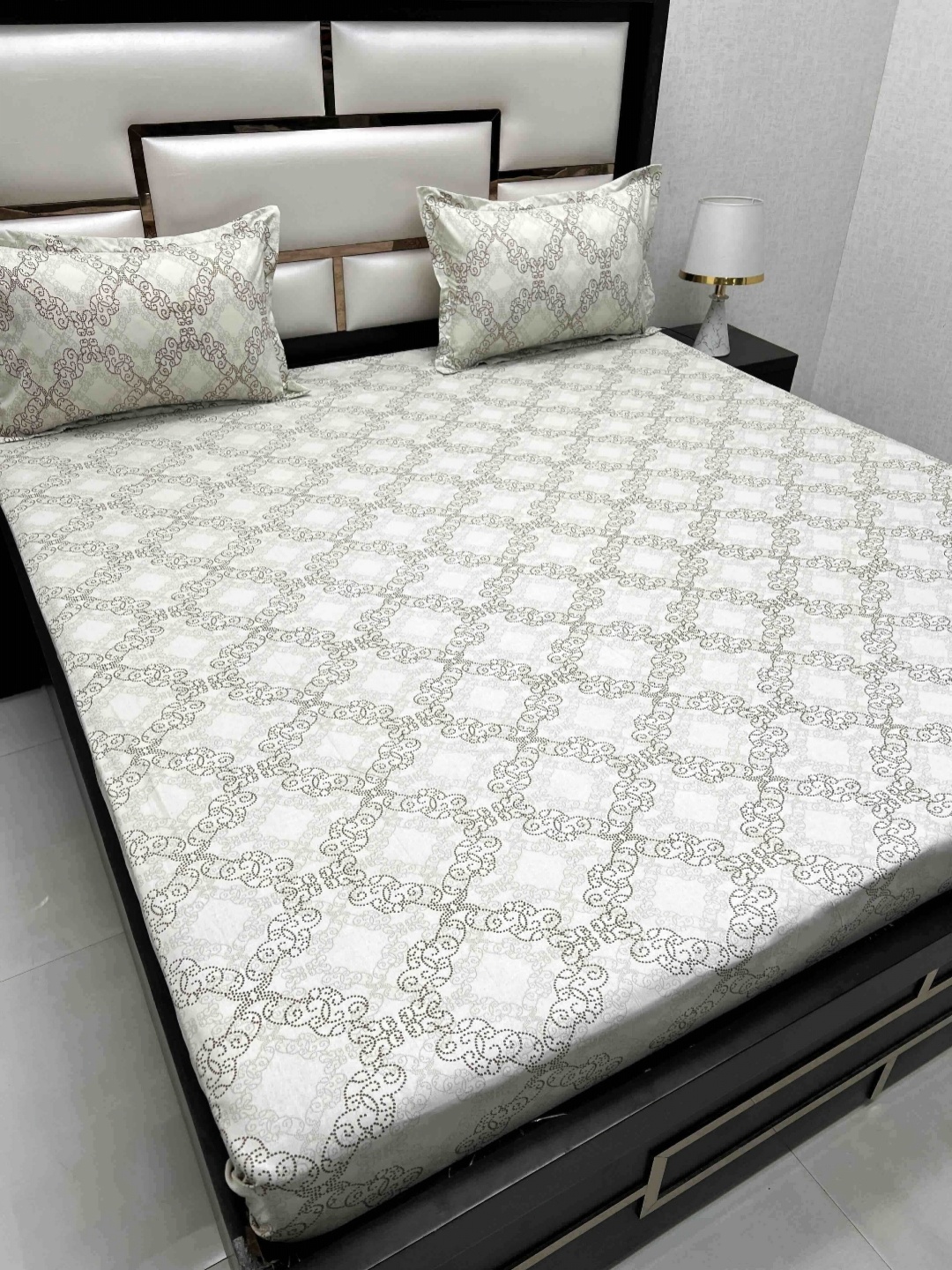 Pure Decor Green & Black Ethnic Motifs 380 TC Cotton King Bedsheet Set 2.74 m x 2.74 m
Pure Decor Green & Black Ethnic Motifs 380 TC Cotton King Bedsheet Set 2.74 m x 2.74 m