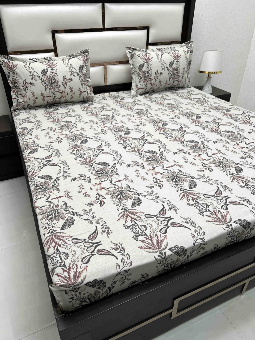 Pure Decor White & Grey Floral Printed 380 TC Cotton King Bedsheet Set 2.74 m x 2.74 m
Pure Decor White & Grey Floral Printed 380 TC Cotton King Bedsheet Set 2.74 m x 2.74 m