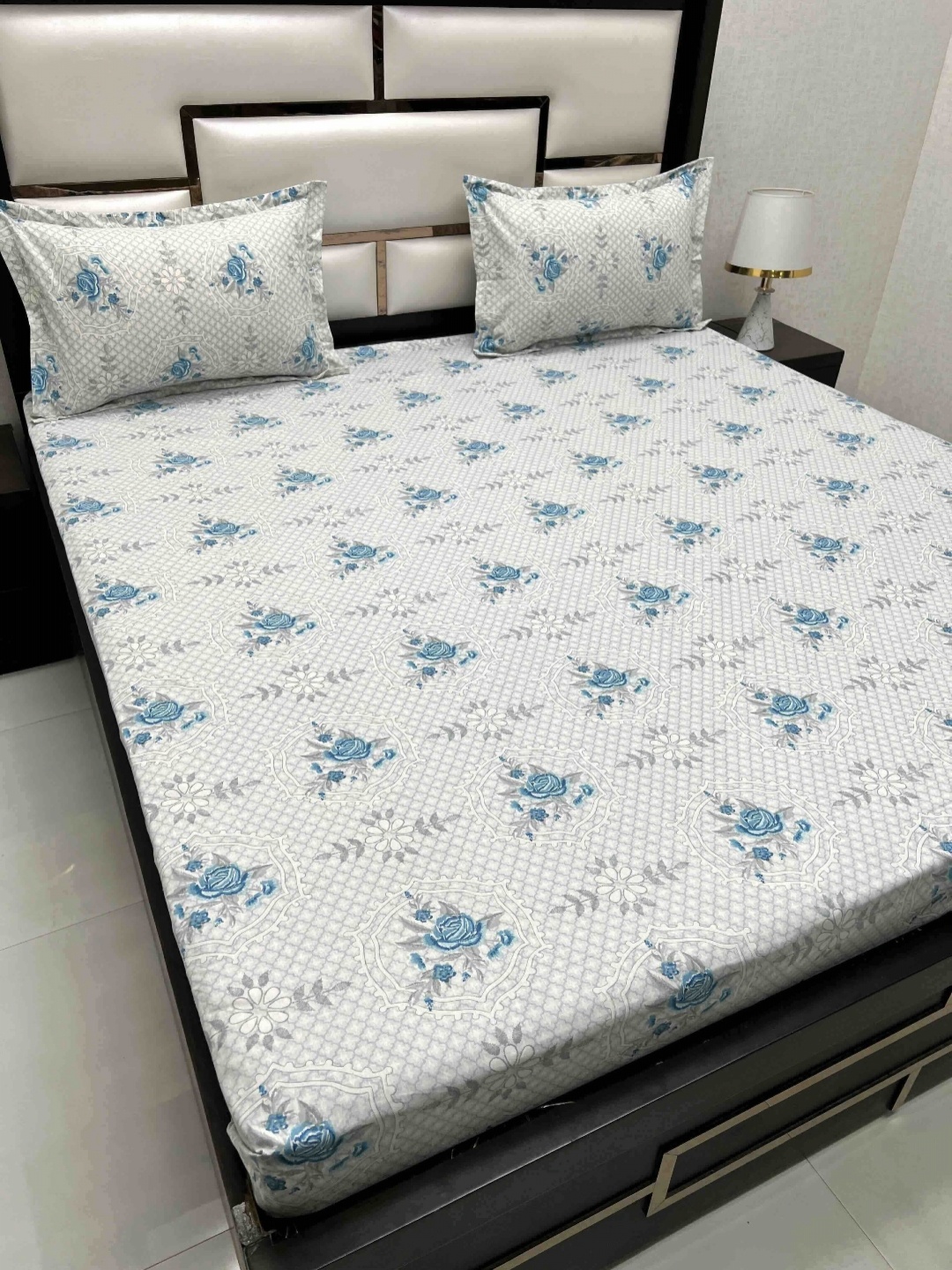 Pure Decor White & Blue Floral Printed 350 TC Cotton King Bedsheet Set 2.74 m x 2.74 m
Pure Decor White & Blue Floral Printed 350 TC Cotton King Bedsheet Set 2.74 m x 2.74 m