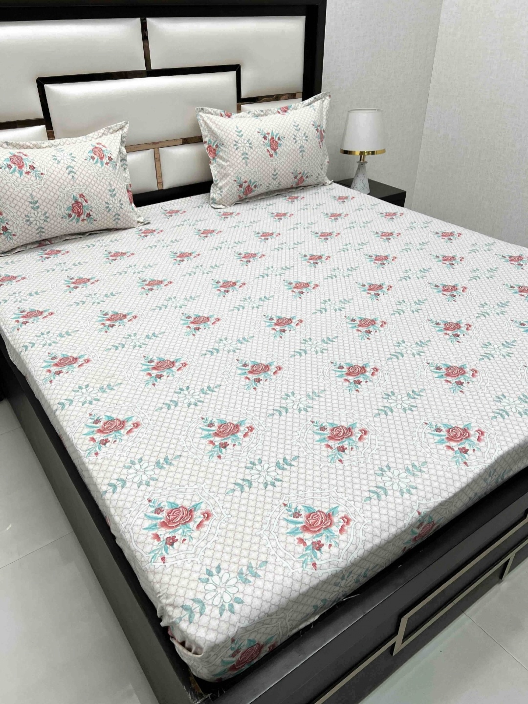 Pure Decor White & Blue Floral Printed 330 TC Cotton King Bedsheet Set 2.74 m x 2.74 m
Pure Decor White & Blue Floral Printed 330 TC Cotton King Bedsheet Set 2.74 m x 2.74 m