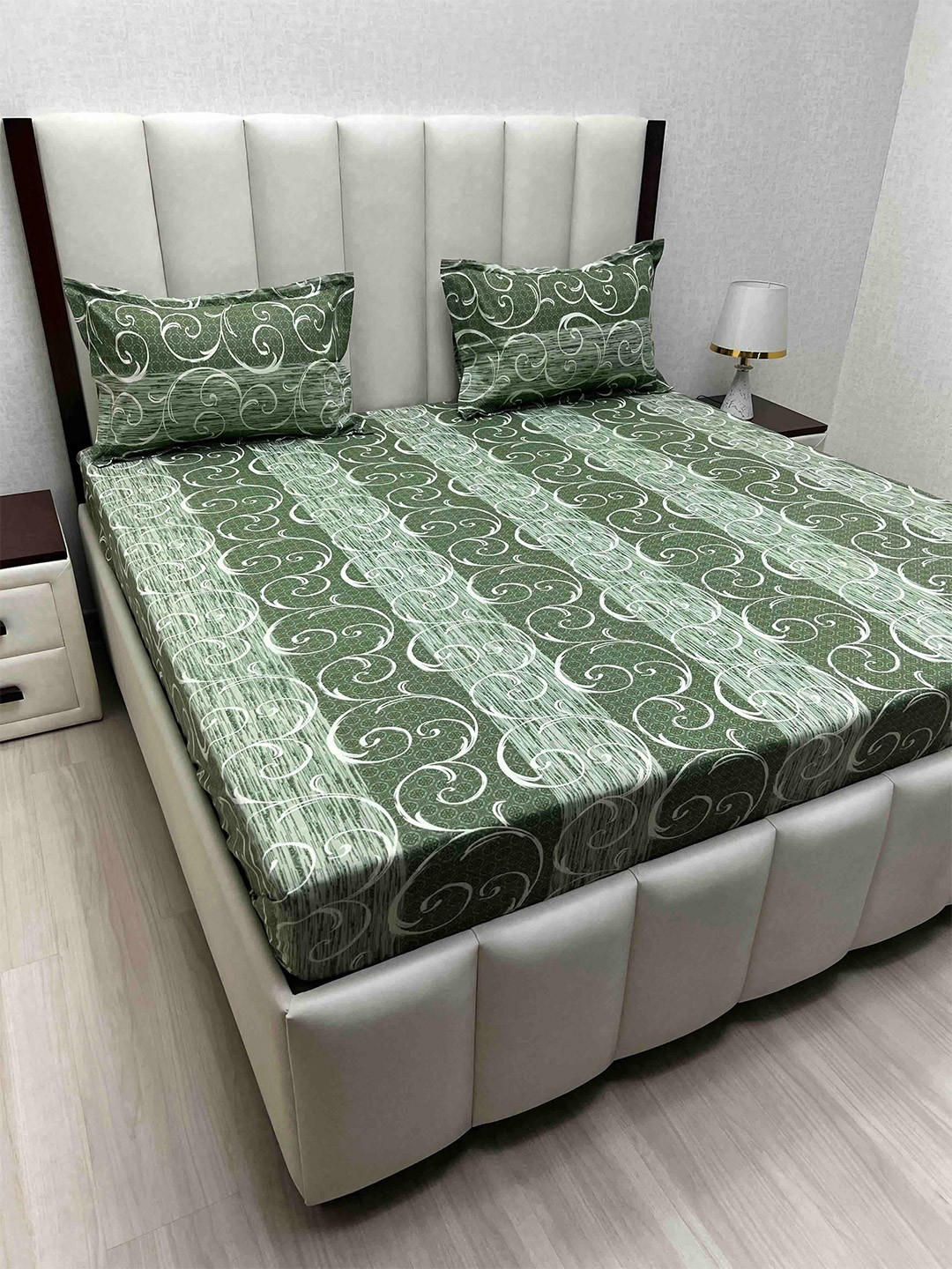 Pure Decor Green & White Ethnic Motifs 300 TC Cotton King Bedsheet Set 2.74 m x 2.74 m
Pure Decor Green & White Ethnic Motifs 300 TC Cotton King Bedsheet Set 2.74 m x 2.74 m