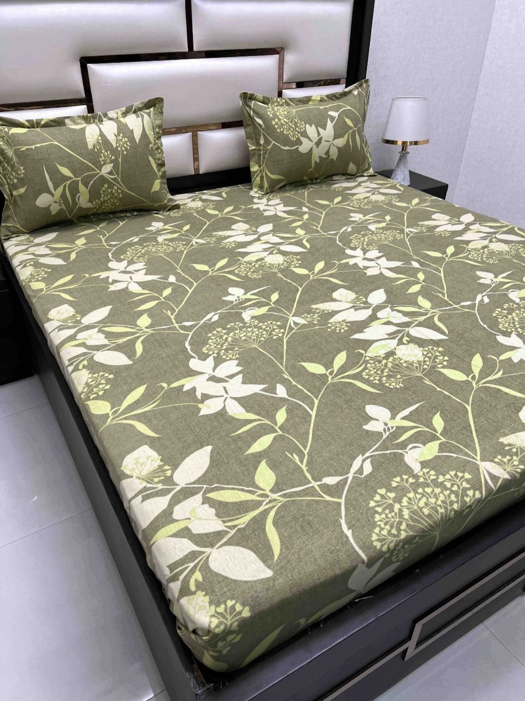 Pure Decor Green & White Floral Printed 300 TC Cotton King Bedsheet Set 2.74 m x 2.74 m 
Pure Decor Green & White Floral Printed 300 TC Cotton King Bedsheet Set 2.74 m x 2.74 m