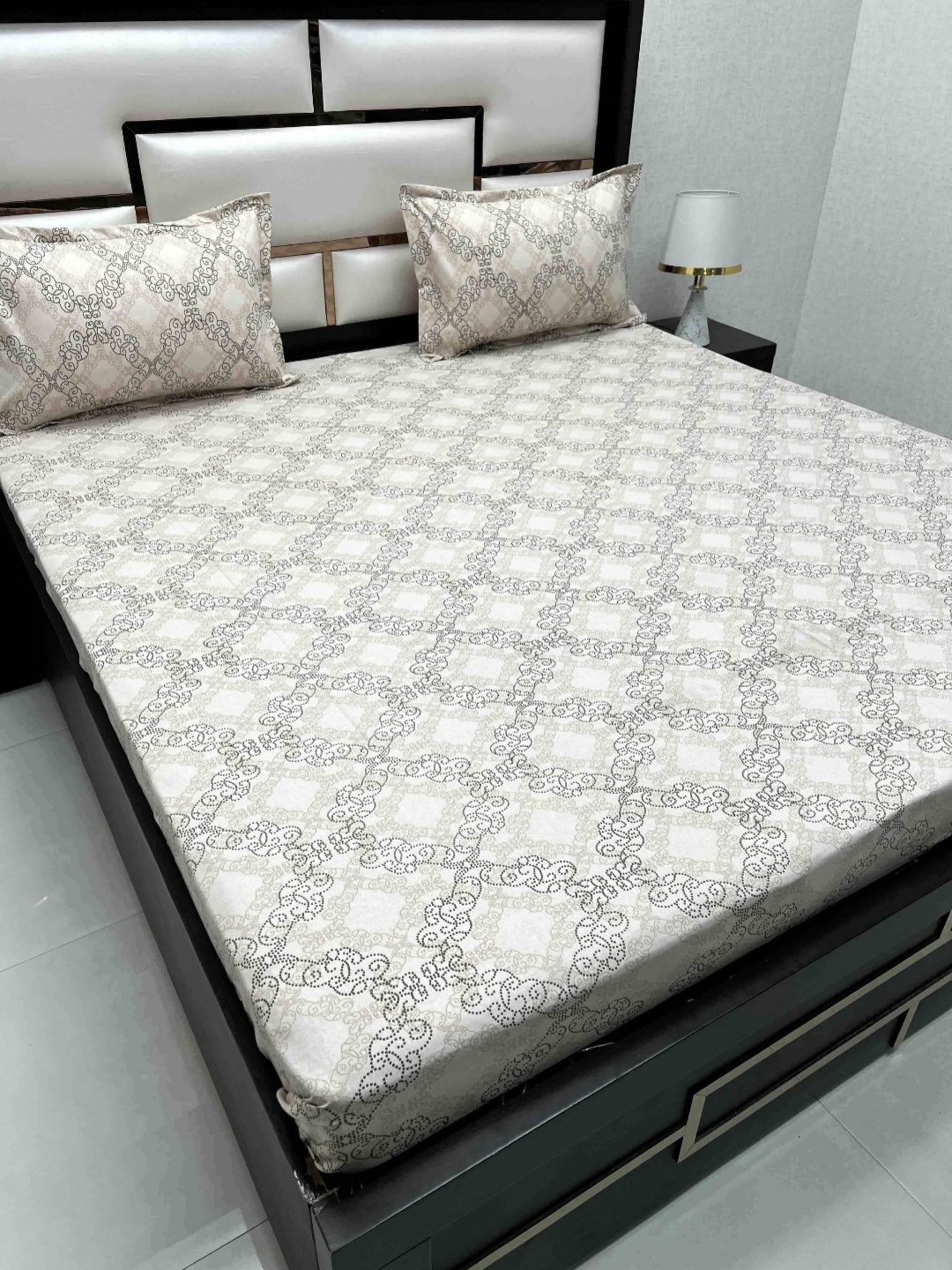 Pure Decor Grey & Black Ethnic Motifs 300 TC Cotton King Bedsheet Set 2.74 m x 2.74 m
Pure Decor Grey & Black Ethnic Motifs 300 TC Cotton King Bedsheet Set 2.74 m x 2.74 m