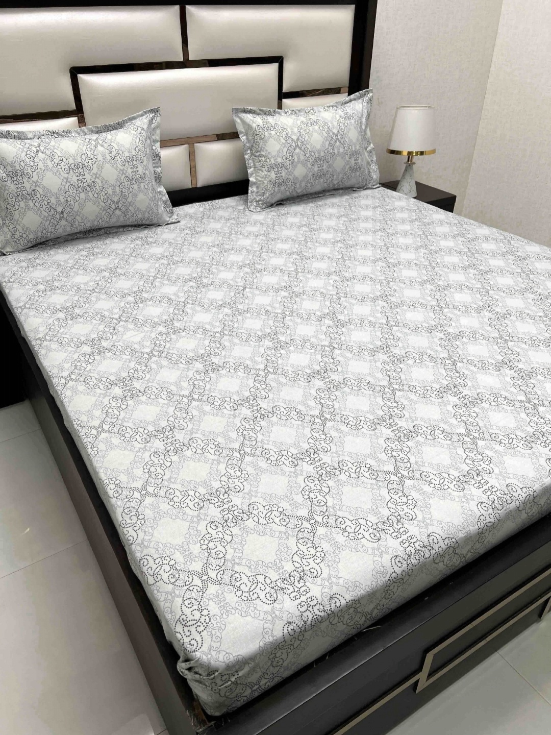 Pure Decor White & Blue Ethnic Motifs 300 TC Cotton King Bedsheet Set 2.74 m x 2.74 m
Pure Decor White & Blue Ethnic Motifs 300 TC Cotton King Bedsheet Set 2.74 m x 2.74 m