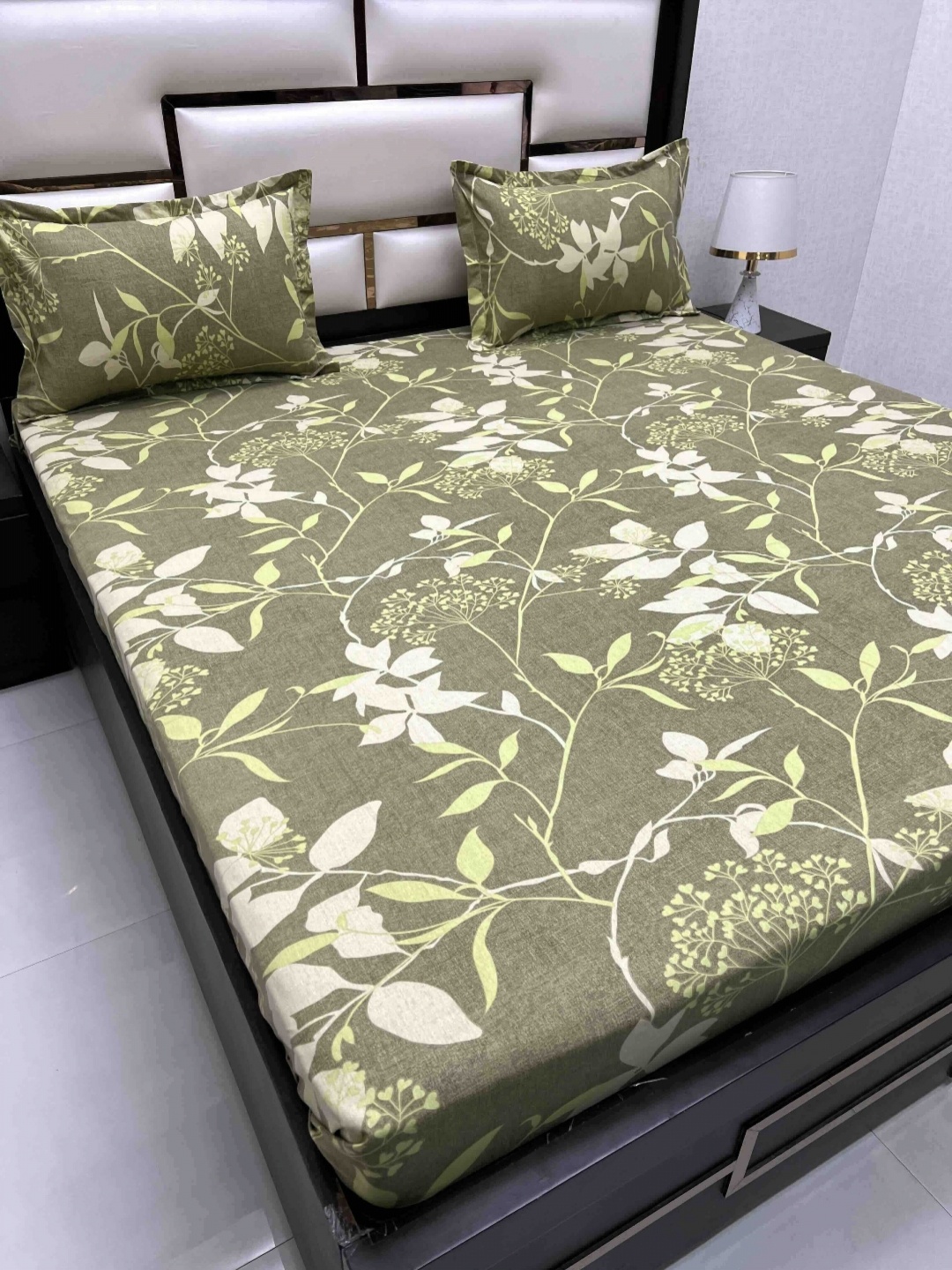 Pure Decor Green & White Floral Printed 260 TC Cotton King Bedsheet Set 2.74 m x 2.74 m
Pure Decor Green & White Floral Printed 260 TC Cotton King Bedsheet Set 2.74 m x 2.74 m