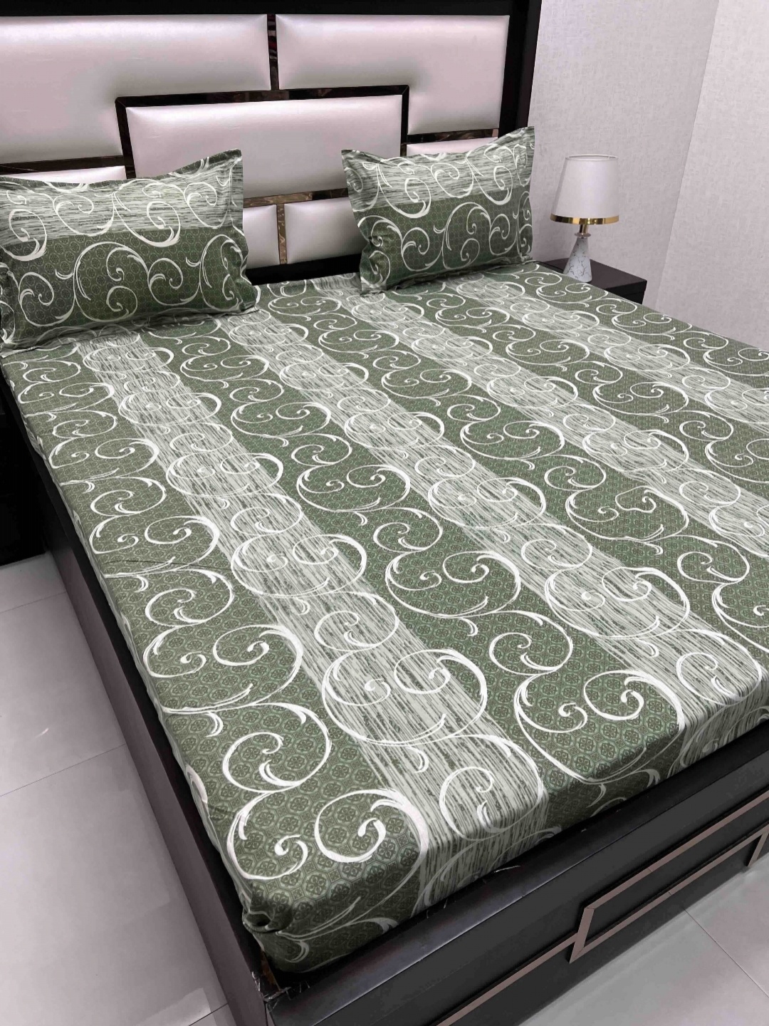 Pure Decor Green & White Ethnic Motifs 260 TC Cotton King Bedsheet Set 2.74 m x 2.74 m
Pure Decor Green & White Ethnic Motifs 260 TC Cotton King Bedsheet Set 2.74 m x 2.74 m