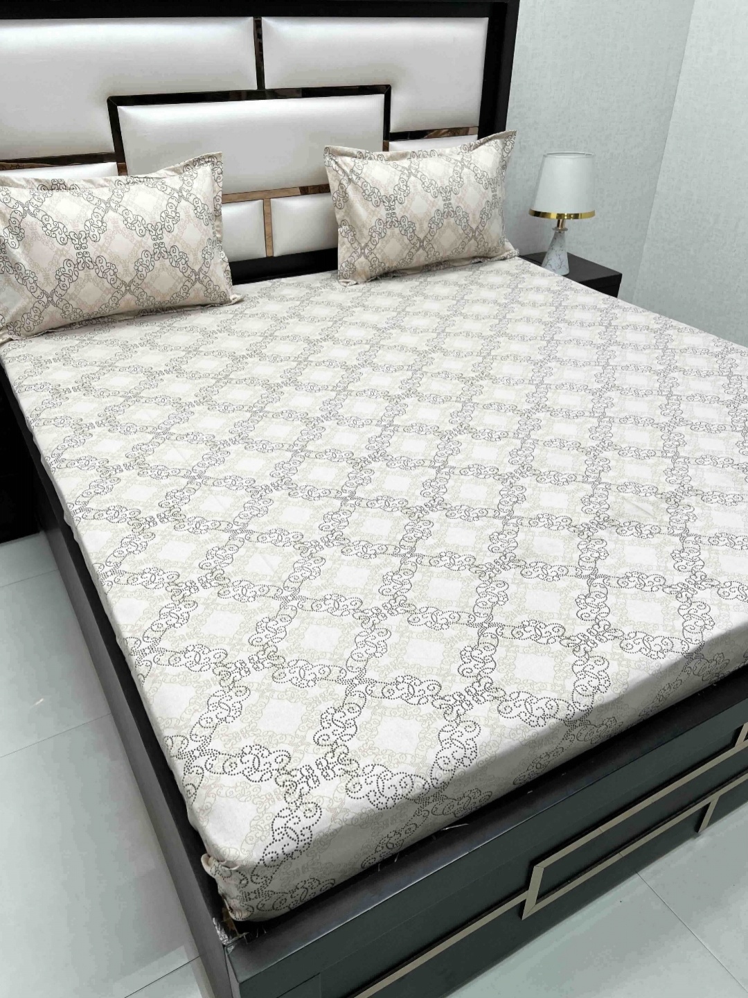 Pure Decor White & Green Ethnic Motifs 260 TC Cotton King Bedsheet Set 2.74 m x 2.74 m
Pure Decor White & Green Ethnic Motifs 260 TC Cotton King Bedsheet Set 2.74 m x 2.74 m