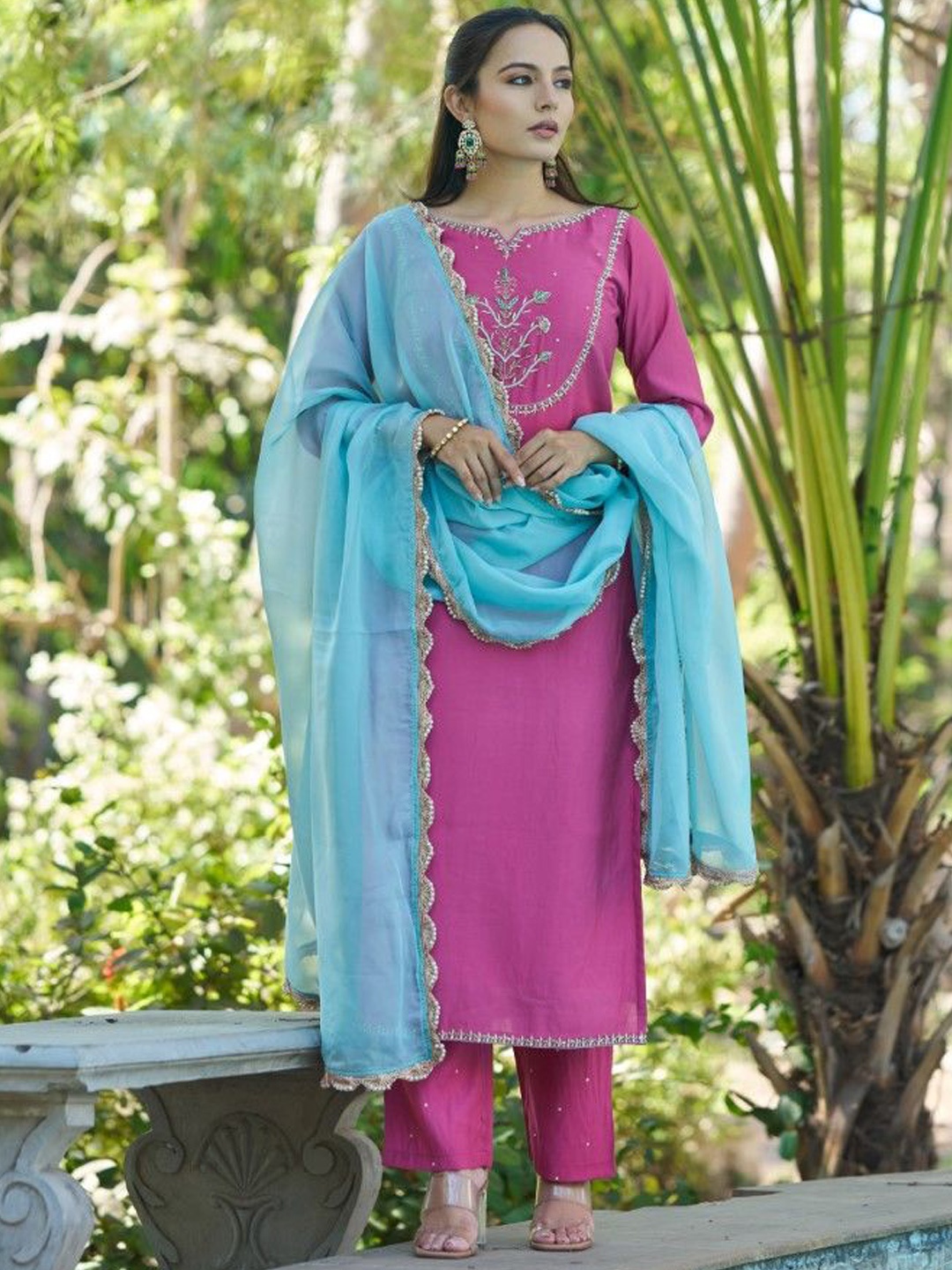 HOUSE OF MIRA Floral Embroidered Beads and Stones Straight Kurta with Palazzos & Dupatta, Pink
HOUSE OF MIRA Floral Embroidered Beads and Stones Straight Kurta with Palazzos & Dupatta, Pink