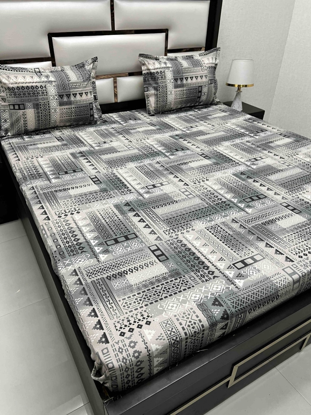 Pure Decor Grey & Black Geometric Printed 250 TC Cotton King Bedsheet Set 2.74 m x 2.74 m
Pure Decor Grey & Black Geometric Printed 250 TC Cotton King Bedsheet Set 2.74 m x 2.74 m