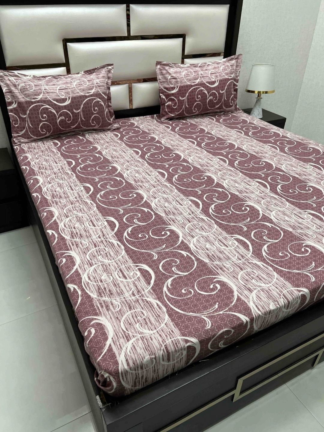 Pure Decor Maroon & White Ethnic Motifs 250 TC Cotton King Bedsheet Set 2.74 m x 2.74 m
Pure Decor Maroon & White Ethnic Motifs 250 TC Cotton King Bedsheet Set 2.74 m x 2.74 m