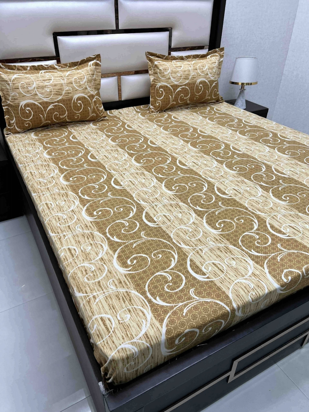 Pure Decor Brown & White Ethnic Motifs 250 TC Cotton King Bedsheet Set 2.74 m x 2.74 m
Pure Decor Brown & White Ethnic Motifs 250 TC Cotton King Bedsheet Set 2.74 m x 2.74 m