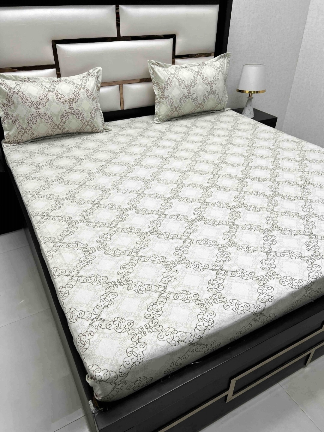 Pure Decor Green & White Ethnic Motifs 250 TC Cotton King Bedsheet Set 2.74 m x 2.74 m
Pure Decor Green & White Ethnic Motifs 250 TC Cotton King Bedsheet Set 2.74 m x 2.74 m