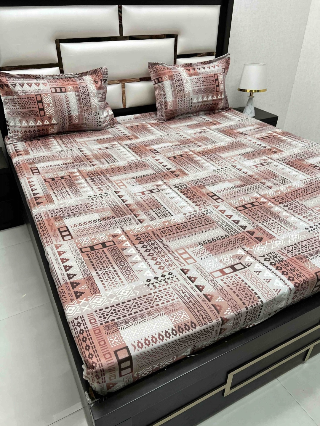 Pure Decor Brown & White Geometric Printed 250 TC Cotton King Bedsheet Set 2.74 m x 2.74 m
Pure Decor Brown & White Geometric Printed 250 TC Cotton King Bedsheet Set 2.74 m x 2.74 m