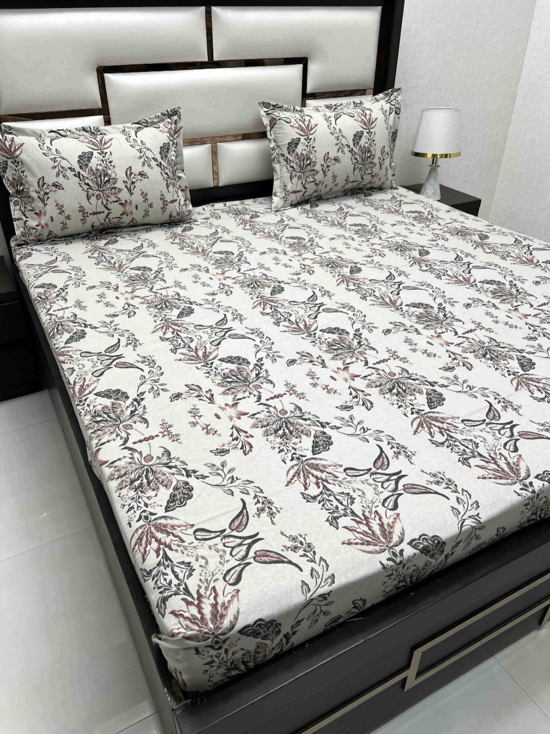 Pure Decor Grey Melange & White Printed 240 TC Cotton King Bedsheet Set 2.74 m x 2.74 m
Pure Decor Grey Melange & White Printed 240 TC Cotton King Bedsheet Set 2.74 m x 2.74 m