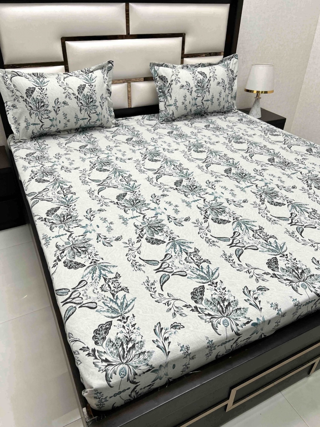 Pure Decor Blue & Orange Coloured Floral Printed Cotton King Bedsheet Set 2.74 m x 2.74 m
Pure Decor Blue & Orange Coloured Floral Printed Cotton King Bedsheet Set 2.74 m x 2.74 m