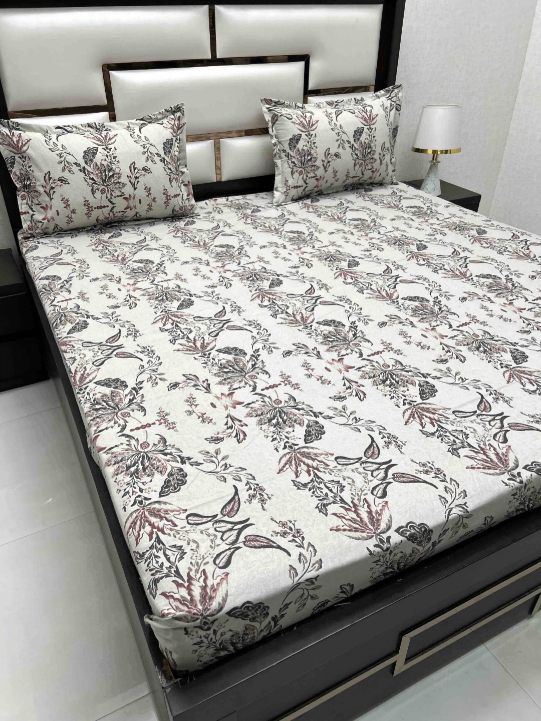 Pure Decor White & Green Floral Printed 230 TC Cotton King Bedsheet Set 2.74 m x 2.74 m
Pure Decor White & Green Floral Printed 230 TC Cotton King Bedsheet Set 2.74 m x 2.74 m