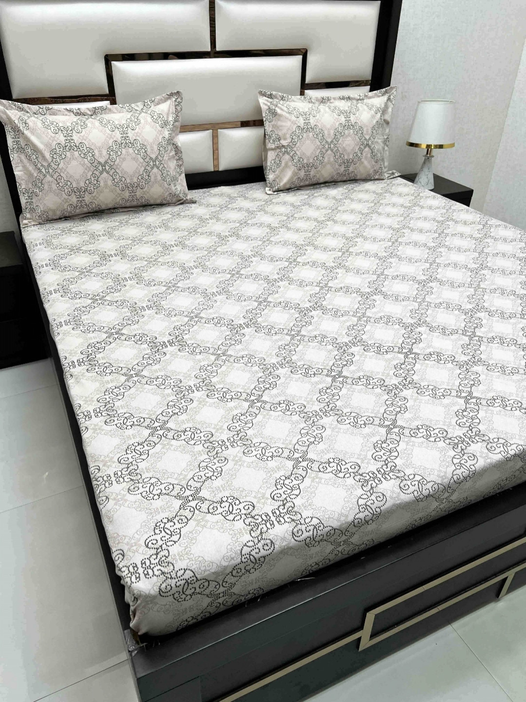 Pure Decor Grey & White Ethnic Motifs 230 TC Cotton King Bedsheet Set 2.74 m x 2.74 m
Pure Decor Grey & White Ethnic Motifs 230 TC Cotton King Bedsheet Set 2.74 m x 2.74 m