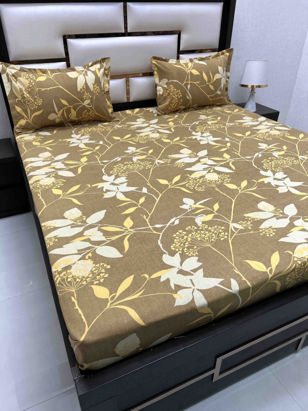 Pure Decor Brown & White Floral Printed 220 TC Cotton King Bedsheet Set 2.74 m x 2.74 m
Pure Decor Brown & White Floral Printed 220 TC Cotton King Bedsheet Set 2.74 m x 2.74 m