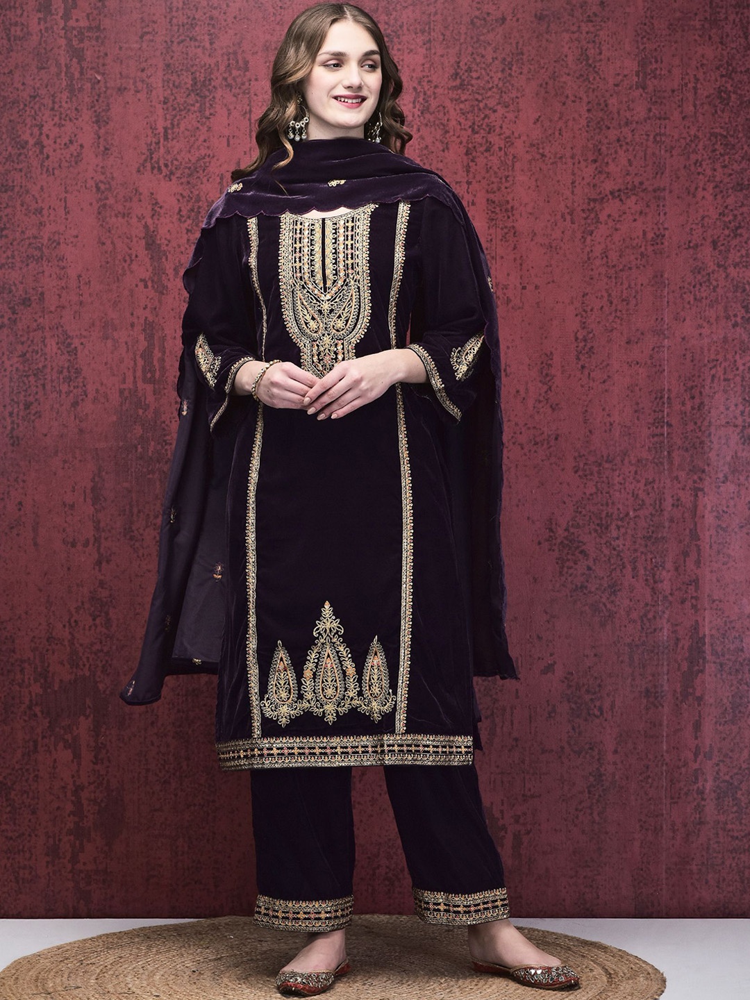 Shree Ethnic Motifs Embroidered Sequinned Velvet Straight Kurta with Trousers & Dupatta, Purple
Shree Ethnic Motifs Embroidered Sequinned Velvet Straight Kurta with Trousers & Dupatta, Purple