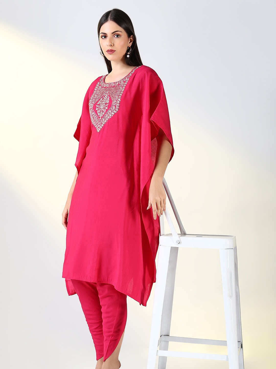 SHOWOFF Floral Yoke Design Sequinned Flared Sleeves Kaftan Kurta With Dhoti Pants, Pink
SHOWOFF Floral Yoke Design Sequinned Flared Sleeves Kaftan Kurta With Dhoti Pants, Pink